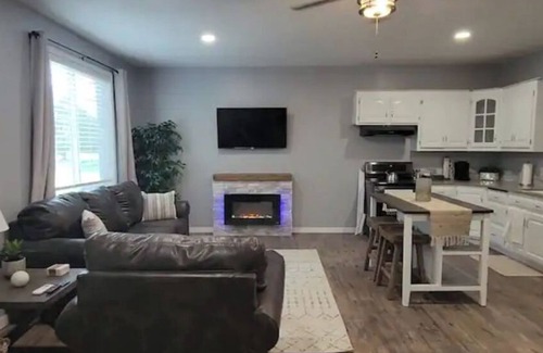 Fostoria House | Top-Rated Guesthouse with King Bed & Custom Bath Amenities