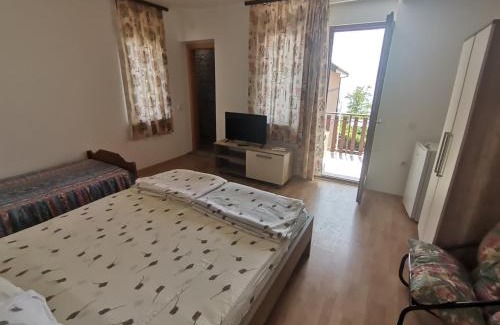 Pestani House | Oceanfront Guesthouse Zimovski: Rated 9/10 for Families