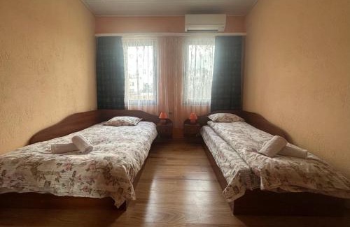Hisarja House | Cozy Guesthouse Zornitsa: Family-Friendly with Hot Tub