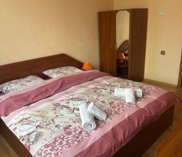 Hisarja House | Cozy Guesthouse Zornitsa: Family-Friendly with Hot Tub