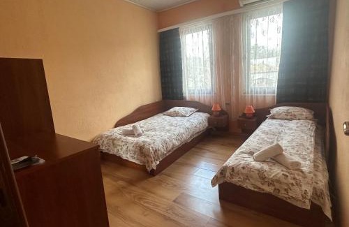 Hisarja House | Cozy Guesthouse Zornitsa: Family-Friendly with Hot Tub