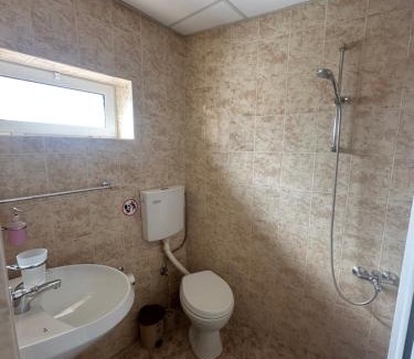 Hisarja House | Cozy Guesthouse Zornitsa: Family-Friendly with Hot Tub