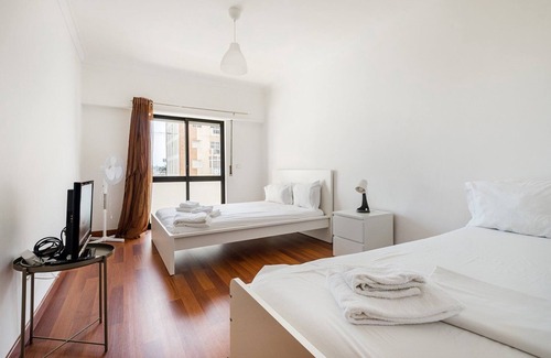 Algueirao - Mem Martins Apartment | GuestReady - Chic relaxation in the suburbs