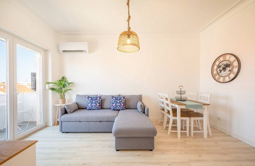 Falca Apartment | Unforgettable Stay at GuestReady Near Alvalade - Rated 9.8