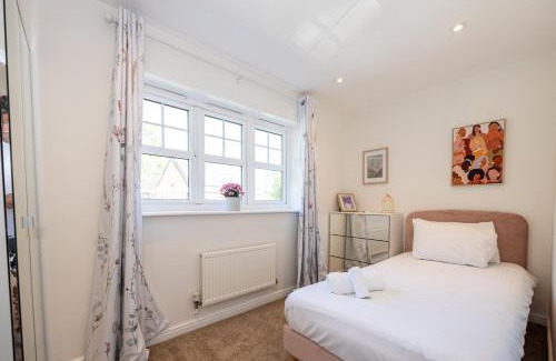 Eccles Apartment | Tranquil GuestReady Escape by the River - Child Friendly Stay