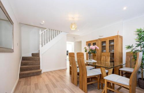 Eccles Apartment | Tranquil GuestReady Escape by the River - Child Friendly Stay