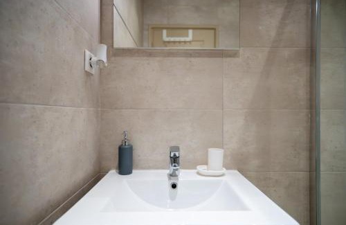 Lazaret Apartment | Tranquil GuestReady Retreat Steps from the Marina