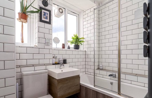 Shacklewell Apartment | GuestReady - Your Ideal Retreat with Spa & Family Amenities