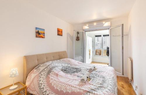Faubourg de l'Arche Apartment | Elegant Stay at GuestReady, Steps from the Eiffel Tower