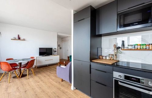 Montrouge Apartment | Unforgettable GuestReady Stay with Panoramic Paris Views