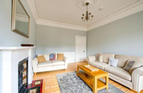 Bruntsfield Apartment | Family-Friendly GuestReady Apartment Near The Meadows