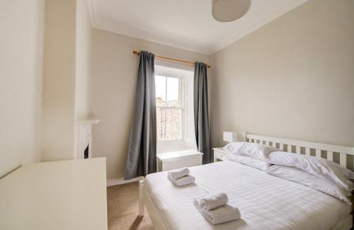 Bruntsfield Apartment | Family-Friendly GuestReady Apartment Near The Meadows