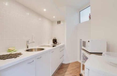 Moliere - Edgard Quinet Apartment | Delightful Ivory Flat Near Tête d'Or Park with Spa & Kitchen