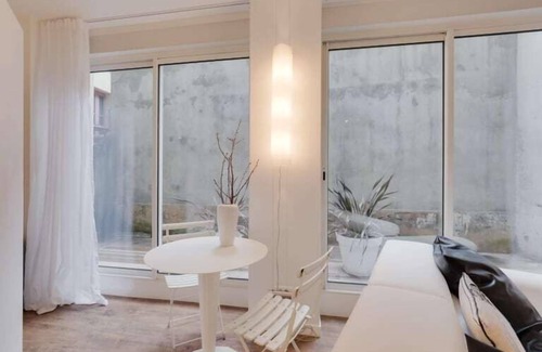Moliere - Edgard Quinet Apartment | Delightful Ivory Flat Near Tête d'Or Park with Spa & Kitchen