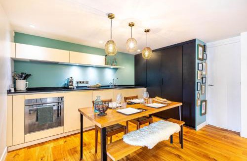 Quartier du Faubourg-Montmartre Apartment | GuestReady - Sky-High Sanctuary for Families in Central Paris