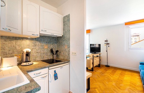 Asnieres-sur-Seine Apartment | Experience Blue Serenity at GuestReady in Asnières-sur-Seine