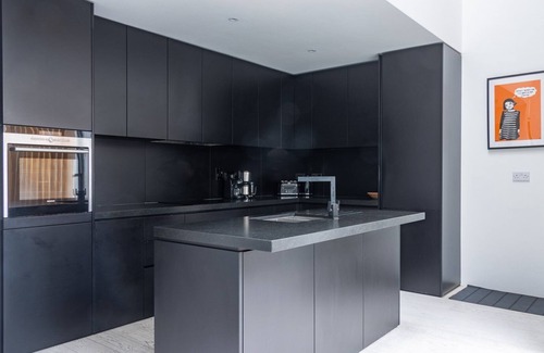 Merrion Apartment | Elegant GuestReady House in Historic Ballsbridge
