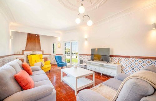 Setubal Apartment | Discover GuestReady - Casa de Nazaré da Galileia with Pool