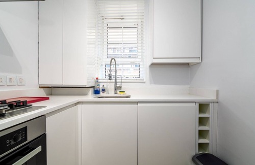 Waterloo Apartment | Experience British Charm at GuestReady in South Bank