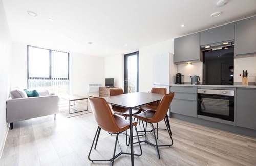 Vauxhall Apartment | Discover Comfort and Amenities at GuestReady Vauxhall