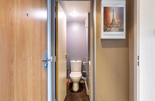 Gambetta Apartment | Top-Rated GuestReady Stay with Spa Near La Défense
