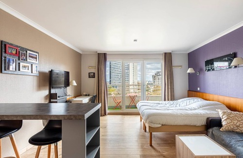 Gambetta Apartment | Top-Rated GuestReady Stay with Spa Near La Défense