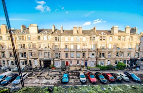 Leith Apartment | Convenient Flat Near City Centre - Ideal for Families