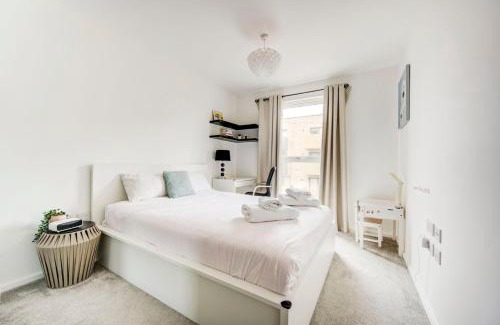 Hounslow Central Apartment | Discover GuestReady - Family-Friendly Living in Hounslow