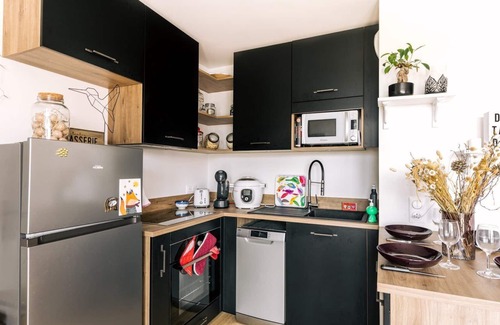 Villepinte Apartment | Cozy 2BR Apartment with Balcony near Vert Galant Station