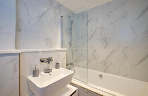 Birmingham City Centre Apartment | Enjoy a Memorable Stay at GuestReady Near City Centre