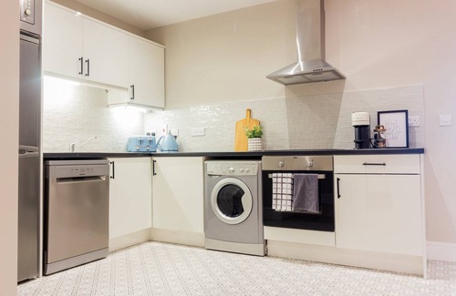 The Liberties Apartment | Exceptional 1BR Flat in Newmarket Hall - Family Friendly