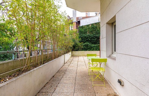 Suresnes Apartment | GuestReady - Delightful Stay with Spa and Breakfast in Suresnes