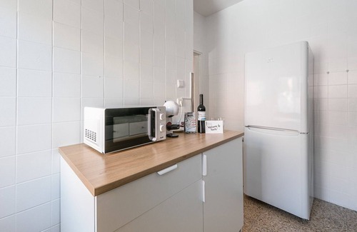 Espinho Apartment | Cozy Espinho Summer Flat with Oceanfront Views & Breakfast