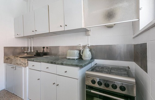 Espinho Apartment | Cozy Espinho Summer Flat with Oceanfront Views & Breakfast