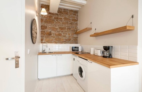 Victor Bach - Saint Louis Apartment | Trendy Studio for 2 Near Metro & Kid-Friendly Amenities