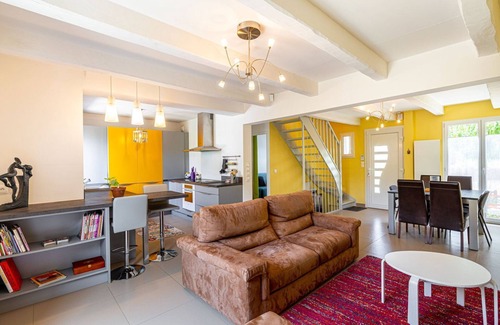 13th Arrondissement Gobelins Apartment | Top-Rated GuestReady House in Clamart with Spa & Breakfast