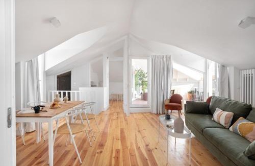 Misericordia House | Spacious 6BR House with Terrace in Santa Catarina