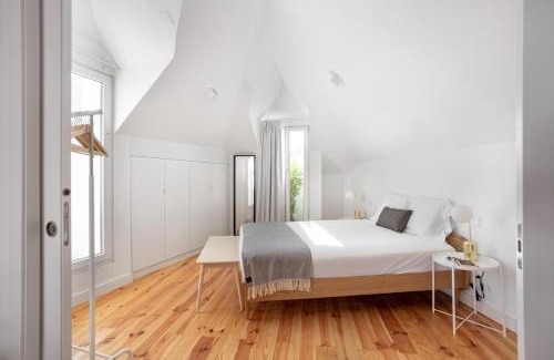 Misericordia House | Spacious 6BR House with Terrace in Santa Catarina