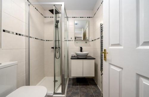 Fulham Apartment | Serene Fulham Oasis Retreat with Garden for Families