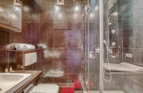 13th Arrondissement Apartment | Modern High Rise Studio with City View & Great Amenities