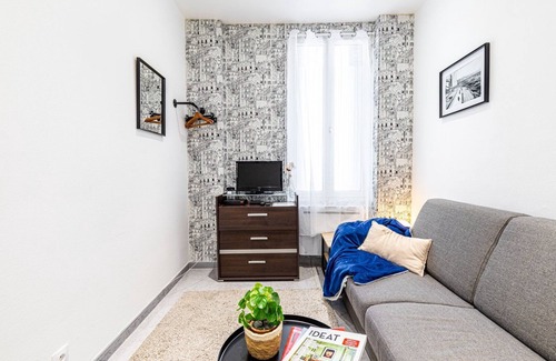 Pantin Apartment | Cozy Retreat: GuestReady in Pantin with Spa and Breakfast