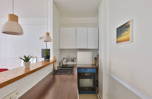 Charonne Apartment | Cozy Parisian Apartment for Two - Family Friendly Stay