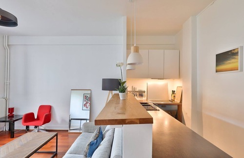 Charonne Apartment | Cozy Parisian Apartment for Two - Family Friendly Stay