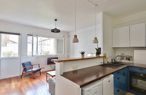 Charonne Apartment | Cozy Parisian Apartment for Two - Family Friendly Stay