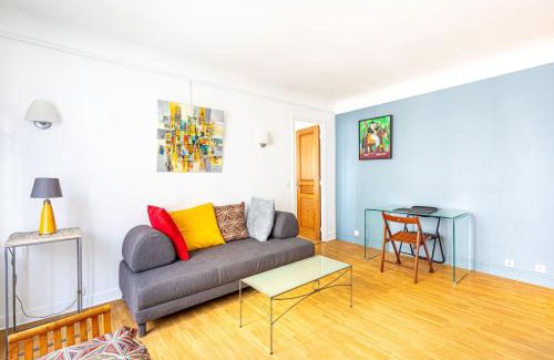 Croulebarbe Apartment | Inviting GuestReady Stay Near Montparnasse with Family Amenities
