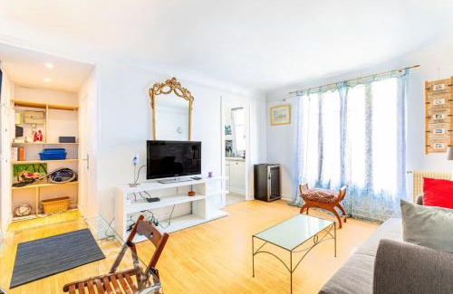 Croulebarbe Apartment | Inviting GuestReady Stay Near Montparnasse with Family Amenities