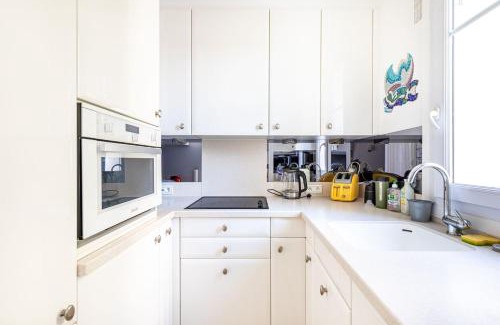 Croulebarbe Apartment | Inviting GuestReady Stay Near Montparnasse with Family Amenities