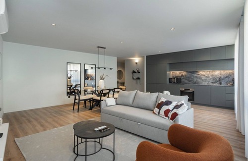 Mafamude Apartment | Modern Elegance Awaiting You at GuestReady in Gaia