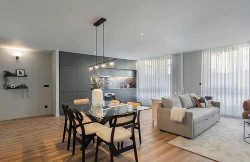 Mafamude Apartment | Modern Elegance Awaiting You at GuestReady in Gaia