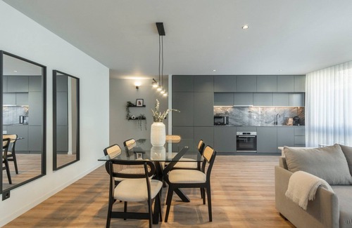 Mafamude Apartment | Modern Elegance Awaiting You at GuestReady in Gaia